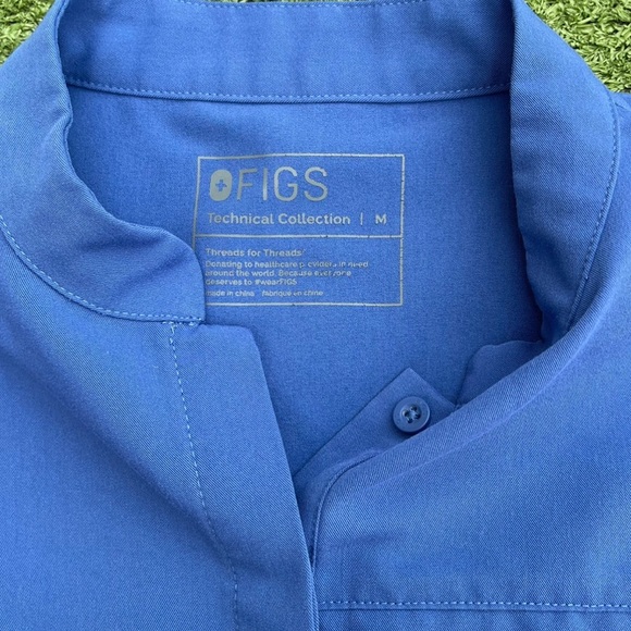 Figs Blue Celemu Button up Top Sz medium Preowned great condition medical nurse - Picture 3 of 7